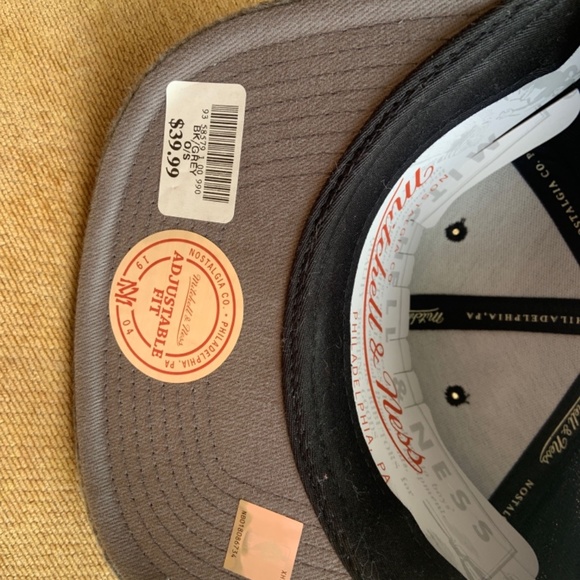 LA Lakers Hat - Picture 3 of 3